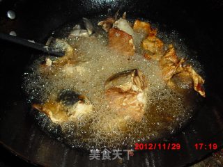 一锅出乱炖の【铁锅炖鱼】的做法步骤：2