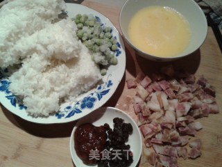 风味腊肠炒饭的做法步骤：1
