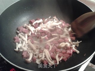 番茄牛肉炒意大利贝壳粉的做法步骤：2