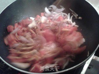 番茄牛肉炒意大利贝壳粉的做法步骤：4
