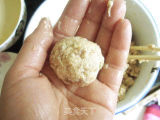 方便又好吃的【炸猪肉丸子】的做法步骤：5