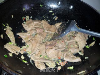 酱爆猪肝的做法步骤：4