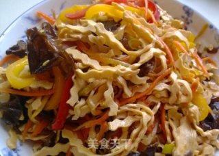 彩椒豆腐丝 简单的变化成就不同效果的做法步骤：14