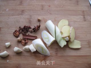 妈妈红烧肉的做法步骤：1