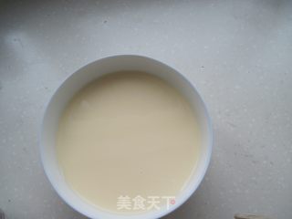宝宝菜谱：蒸蛋新吃法：鲜奶鸡蛋布丁的做法步骤：3
