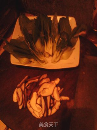 青菜炒香菇的做法步骤：2