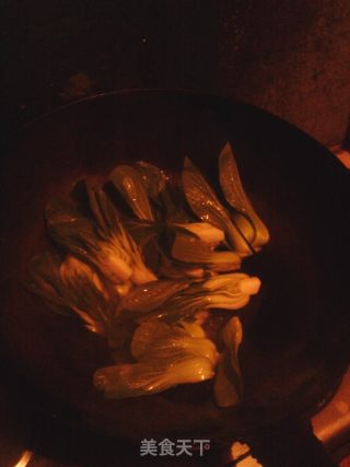 青菜炒香菇的做法步骤：3