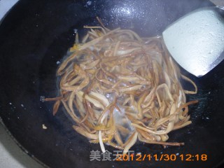 黄花菜烧鹌鹑蛋的做法步骤：10