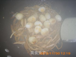 黄花菜烧鹌鹑蛋的做法步骤：11