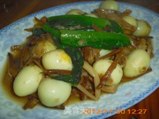 黄花菜烧鹌鹑蛋的做法步骤：12