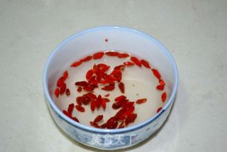 【猪骨萝卜玉米汤】冬日暖身又补钙的做法步骤：4