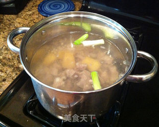 冬瓜薏米排骨汤的做法步骤：3