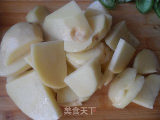 地三鲜的做法步骤：1