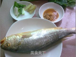 香煎黄花鱼的做法步骤：1