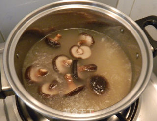 上汤香菇青菜面的做法步骤：5