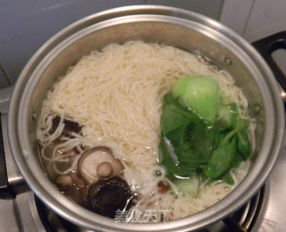 上汤香菇青菜面的做法步骤：6