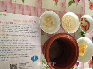 银耳莲子羹的做法步骤：4