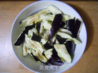鱼香手撕茄子的做法步骤：2