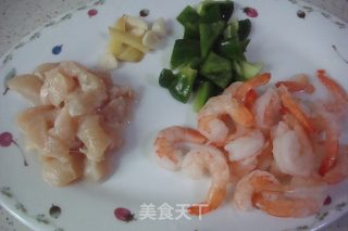 虾仁炒鸡丁的做法步骤：1
