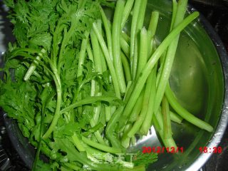蚝油炒茼蒿的做法步骤：1