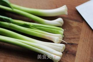 蒜苗炒豆腐的做法步骤：2