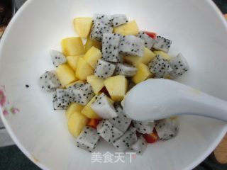 什锦水果沙拉的做法步骤：2
