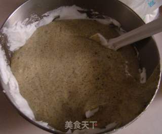 黑芝麻戚风蛋糕的做法步骤：12