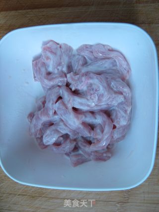 外焦里嫩的糖醋里脊的做法步骤：2