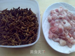 乡间小炒：豆角干炒五花肉的做法步骤：1