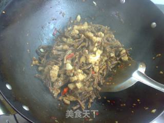 乡间小炒：豆角干炒五花肉的做法步骤：8
