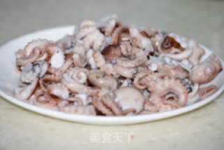 四季豆炒鱿鱼的做法步骤：1