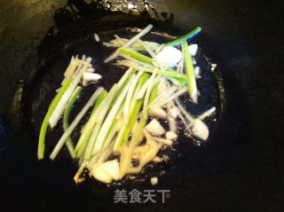 紫甘蓝青椒炒千张的做法步骤：2