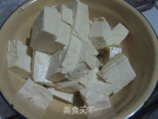 上汤香菇白菜炖豆腐的做法步骤：1