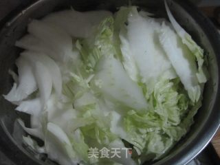 上汤香菇白菜炖豆腐的做法步骤：2