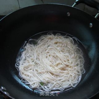上汤蛋卷面的做法步骤：6