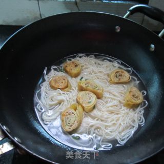 上汤蛋卷面的做法步骤：7
