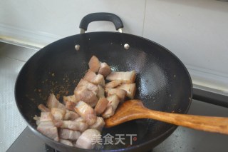 “给肉加点催化剂”-【红酒红烧肉】的做法步骤：3