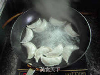 【半月鸡蛋饺】--- 选一款适合馅料的包法的做法步骤：12