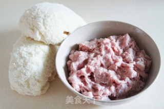 炸猪肉丸子的做法步骤：1
