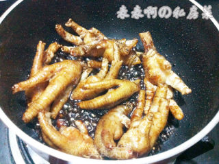 懒人菜谱 10分钟搞定软糯溜耙的红烧鸡爪的做法步骤：6