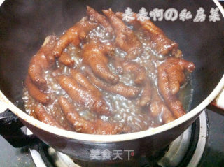 懒人菜谱 10分钟搞定软糯溜耙的红烧鸡爪的做法步骤：8