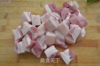 我吃南瓜，你吃肉 【红烧肉焖南瓜】的做法步骤：2