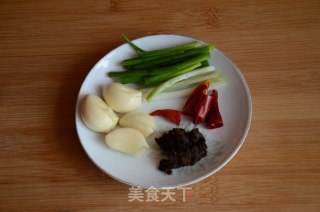 香菇焖鸡腿的做法步骤：5