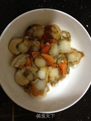蒜茸粉丝炒扇贝的做法步骤：1