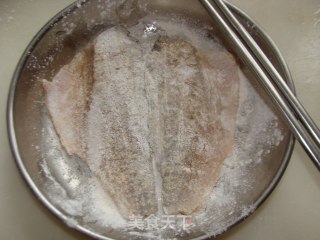 照烧汁鲈鱼的做法步骤：2