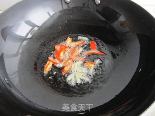 开胃的酸菜炒肉皮的做法步骤：5