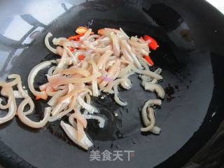 开胃的酸菜炒肉皮的做法步骤：6