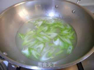 三色炒百合的做法步骤：3