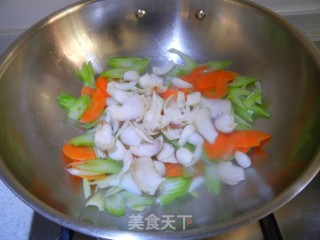 三色炒百合的做法步骤：5