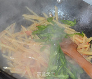 西红柿土豆丝的做法步骤：4